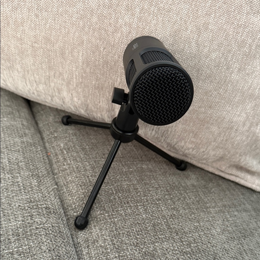 Sleek Black USB Microphone for Professional Audio